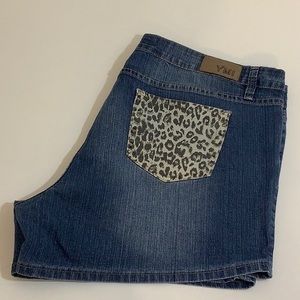 YMI animal print high waist jean shorts SZ 20 EUC